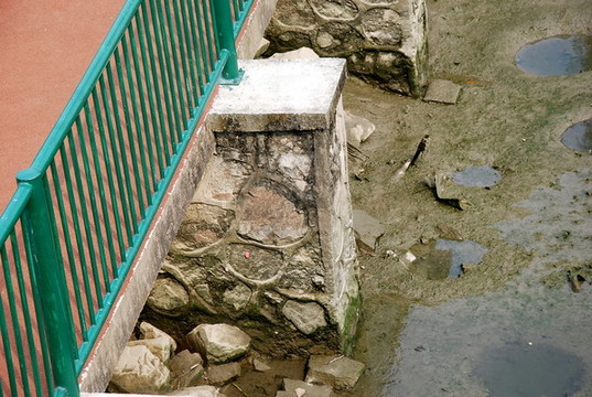 石橋墩
