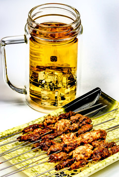 冰鎮(zhèn)啤酒和烤肉串