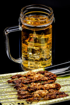 冰鎮(zhèn)啤酒和烤肉串