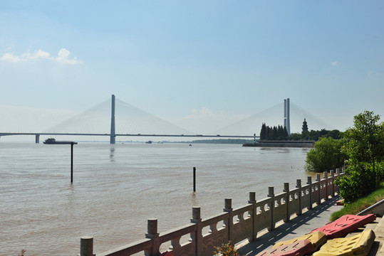 荊州長江大橋