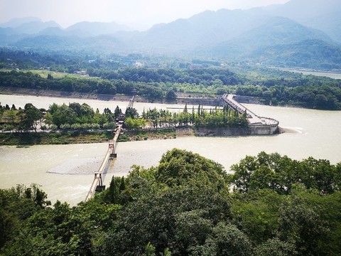 都江堰俯瞰安瀾橋