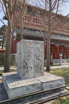北海公園小西天萬(wàn)佛樓遺址夾桿石