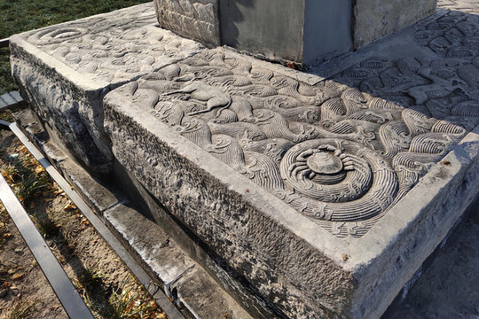 北海公園小西天萬佛樓遺址夾桿石