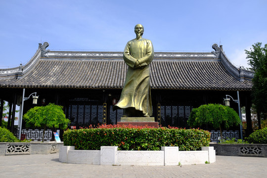 吳敬梓立像