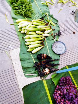 小鎮(zhèn)菜市場趕集