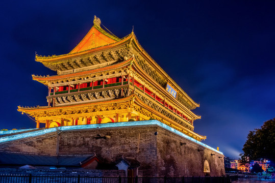 中國陜西省西安市鼓樓夜景