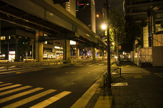 夜晚的道路