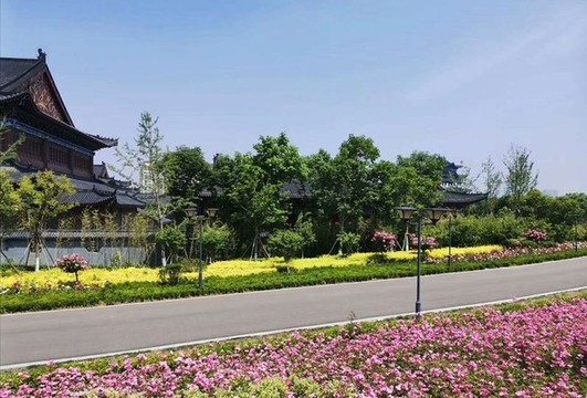 開滿鮮花的小路