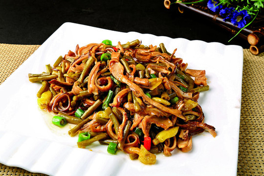酸豆角炒肚絲