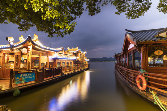 杭州西湖游船夜景
