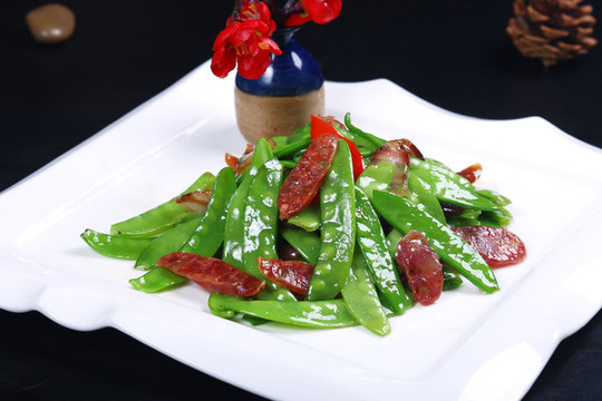 荷蘭豆炒臘腸