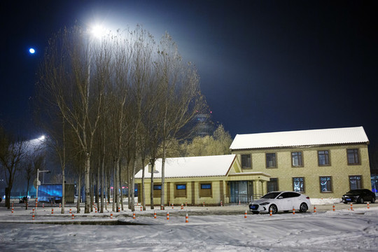 哈爾濱機(jī)場(chǎng)停車場(chǎng)夜景