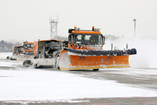 機(jī)場(chǎng)大型掃雪車