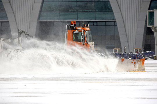 機(jī)場(chǎng)大型掃雪車(chē)