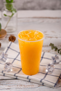 鮮榨橙子汁飲品高清圖