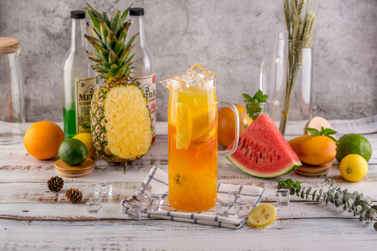 滿杯鳳梨西瓜飲品高清圖