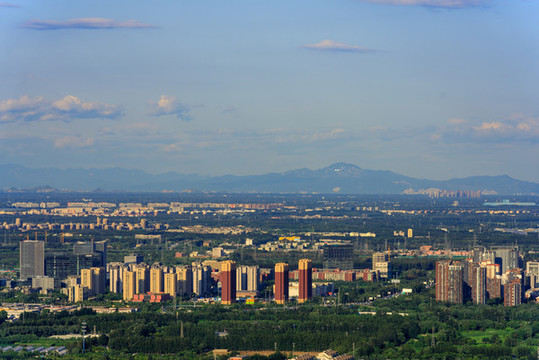 遠(yuǎn)眺北京朝陽區(qū)城市建筑群