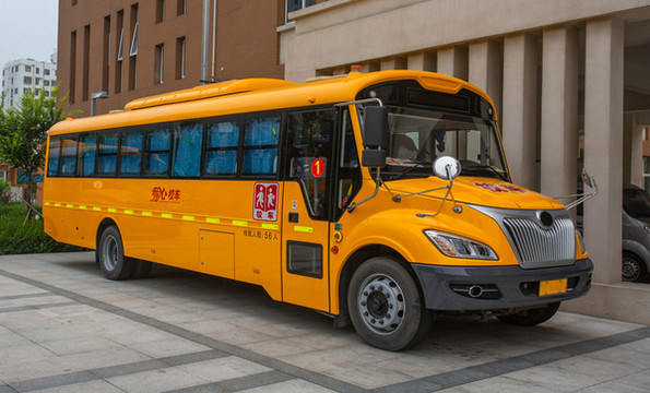 學(xué)校校車高清圖