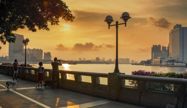 夕照白鵝潭