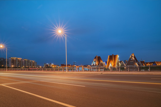 中國(guó)蘇州城市道路和現(xiàn)代建筑