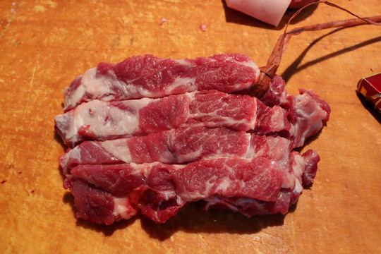生豬排骨