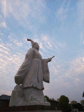 屈原雕像