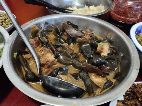 豬腳燉海帶湯