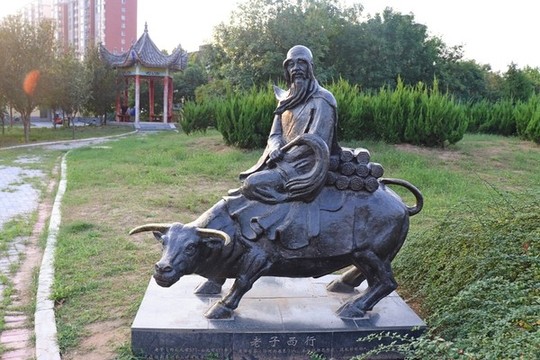老子雕像