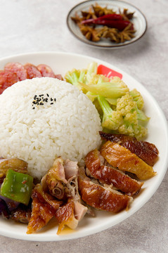 燒鴨腿臘腸雙拼飯