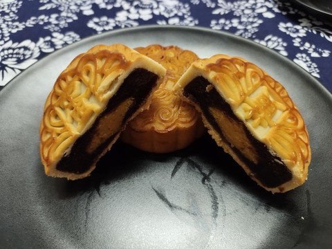 伍仁月餅與蛋黃月餅