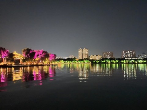 大明湖夜景
