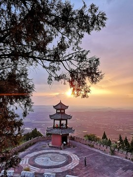 山區(qū)晚霞