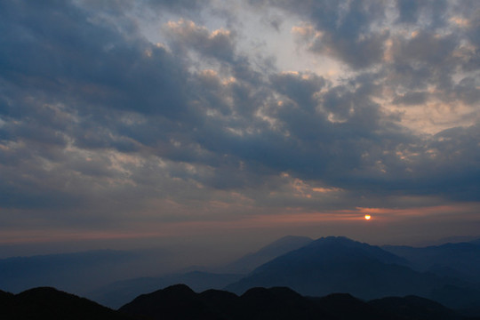 巫山梨子坪晚霞天空