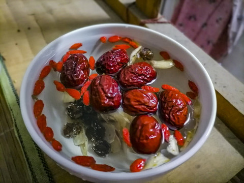 美顏安神湯滋補湯紅棗湯養(yǎng)神
