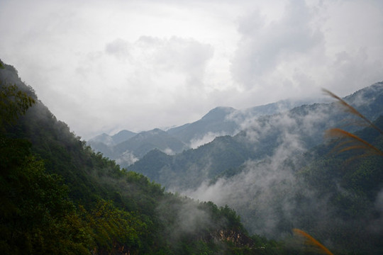 江西鉛山雨后畬鄉(xiāng)如水墨畫