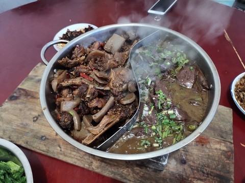 鴨肉火鍋特寫