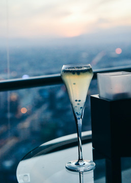 夜幕下的雞尾酒