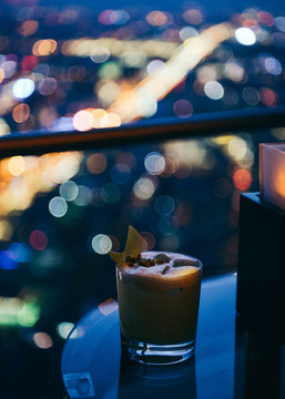 夜幕下的雞尾酒
