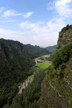 新昌穿巖十九峰景區(qū)的千丈幽谷