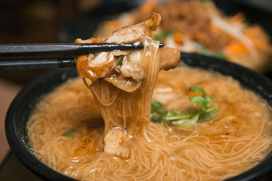 鹵肉面
