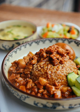 鹵肉飯