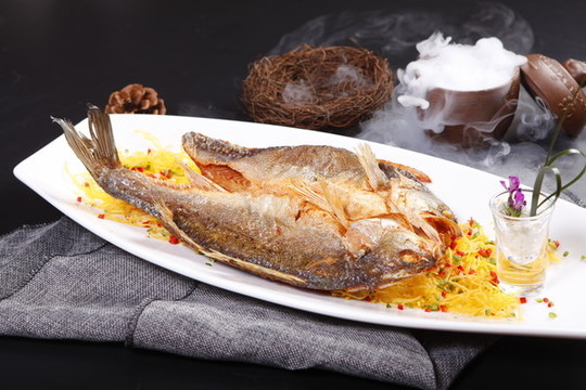 蒜香鱸魚(yú)