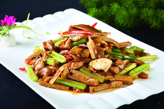豆干炒鹵肉
