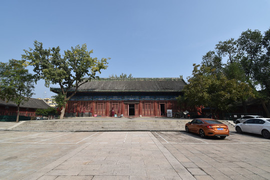 北京報(bào)國寺大殿