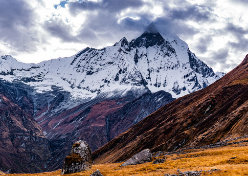 尼泊爾的圣山魚尾峰