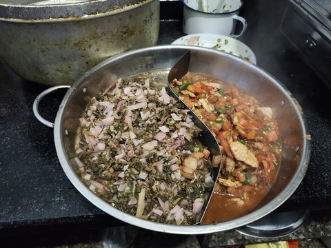 酸菜火鍋與西紅柿炒肉