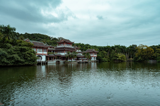 陰天的南寧青秀山天池公園