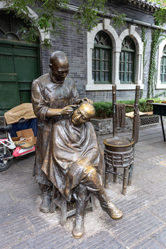 古街雕像剃頭