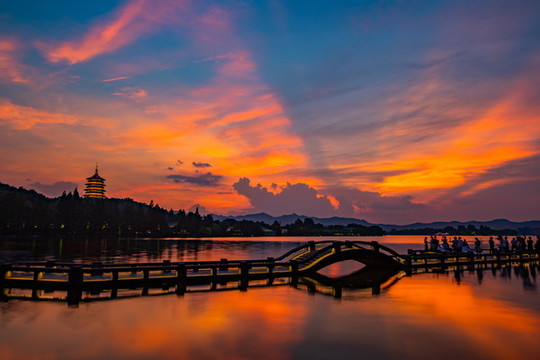雷峰夕照