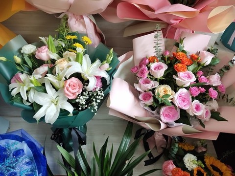 百合花與玫瑰花